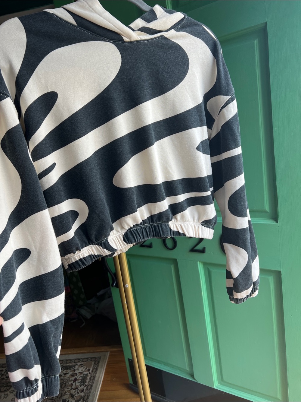 H&M swirl cropped hoodie with elastic waist and wrists.